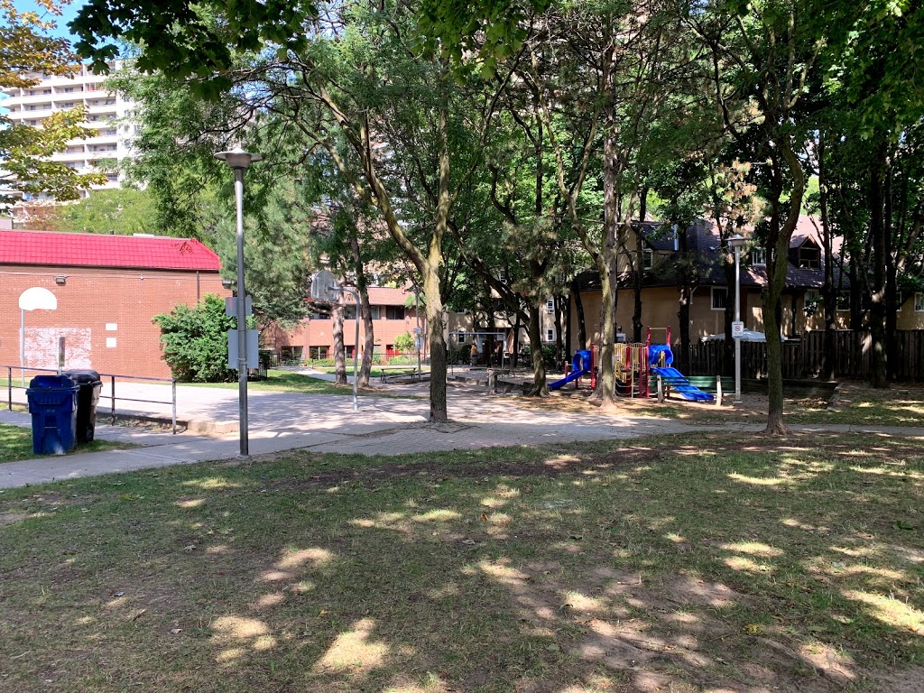 Oak Street Park | 165 River St, Toronto, ON M5A 4K6, Canada | Phone: (416) 338-4386