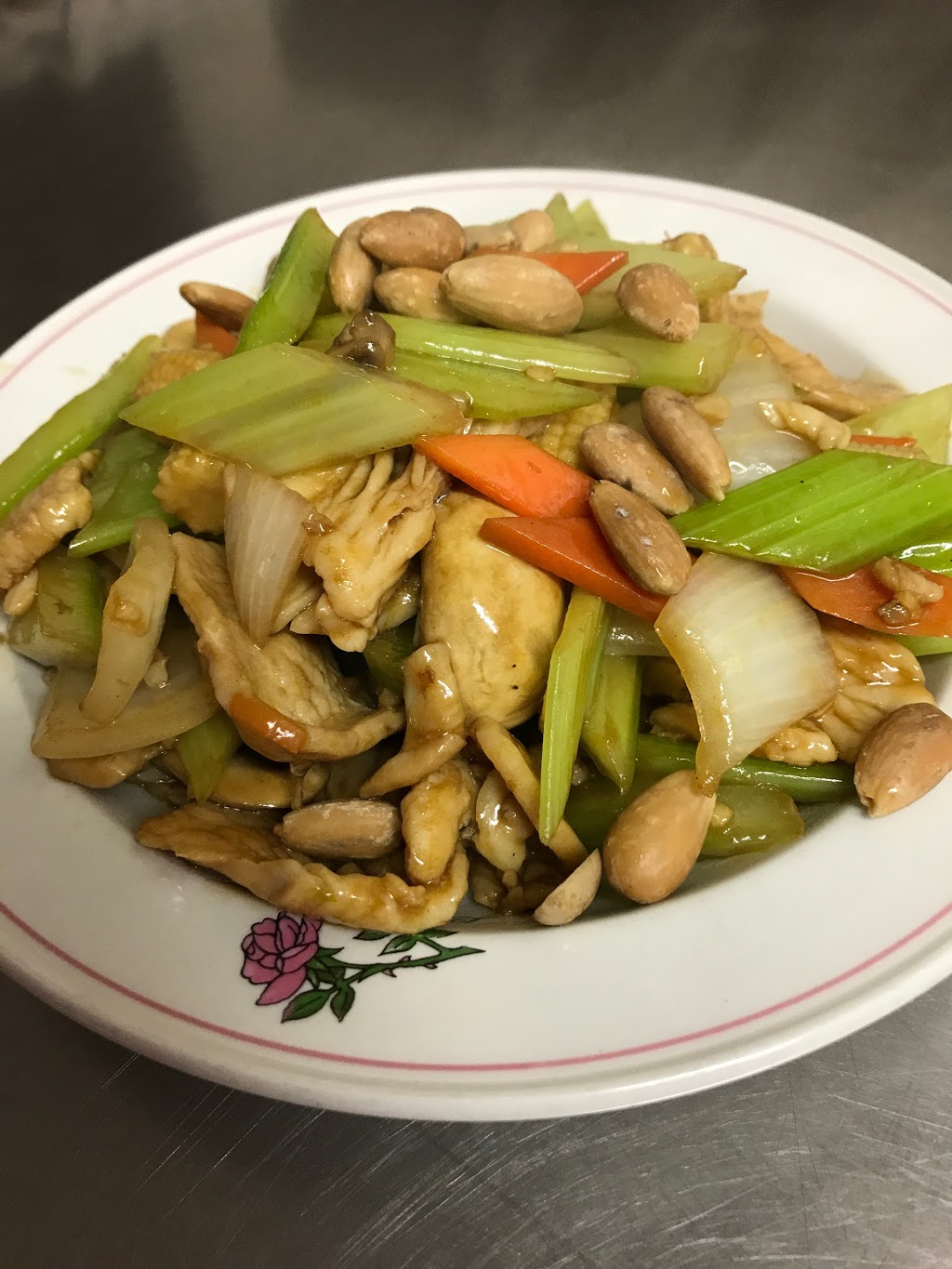 Lakeside Chinese Cuisine | 44 Bolton St, Bobcaygeon, ON K0M 1A0, Canada | Phone: (705) 738-6886