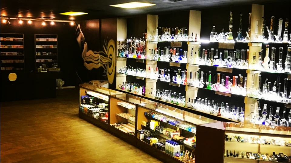 Your Highness Head Shop & Vape Shop Strathroy | 15 Front St W, Strathroy, ON N7G 1X5, Canada | Phone: (519) 205-2800