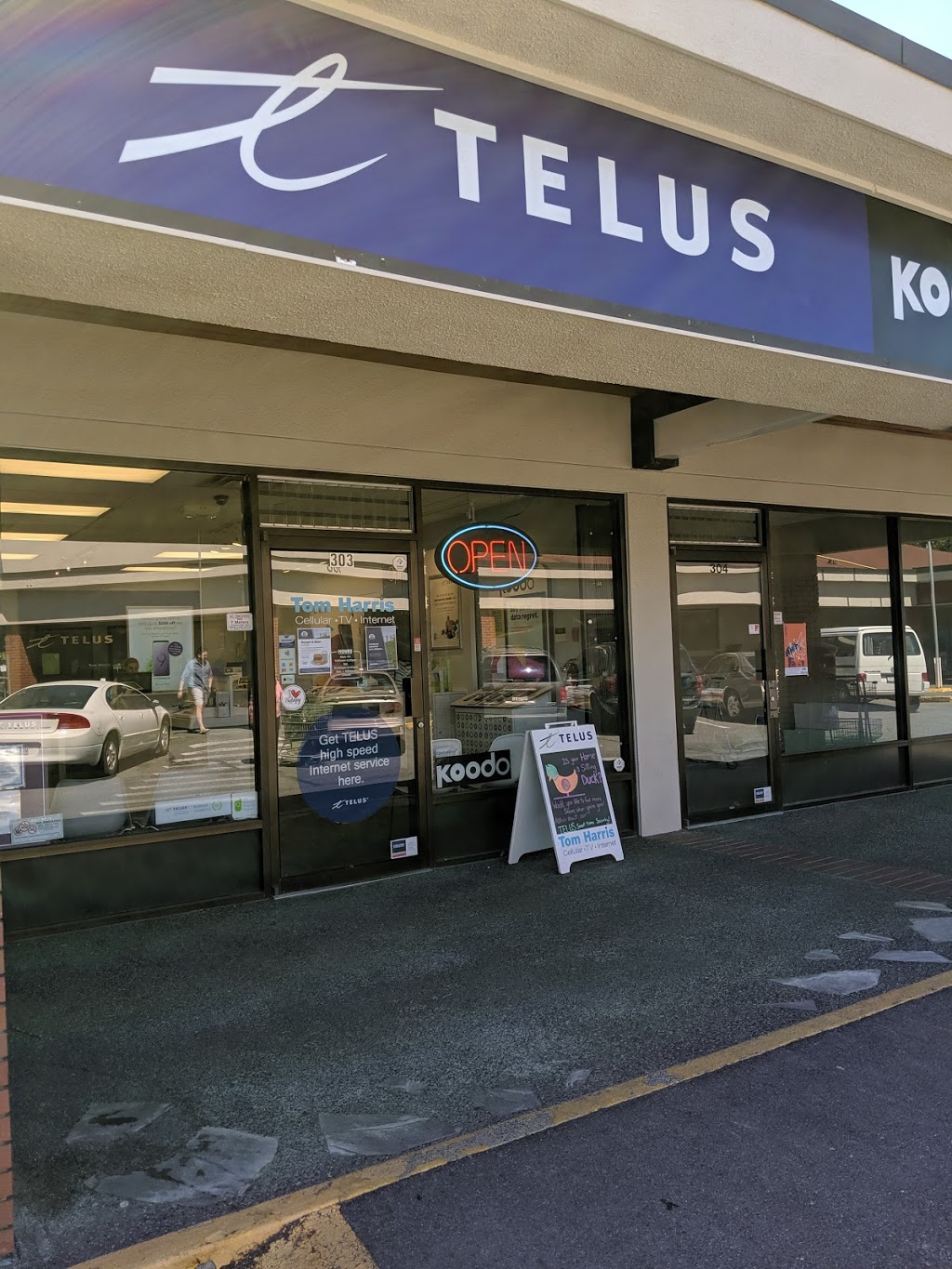 Tom Harris TELUS & Koodo Store | 9810 Seventh St #303, Sidney, BC V8L 4W6, Canada | Phone: (250) 655-4410