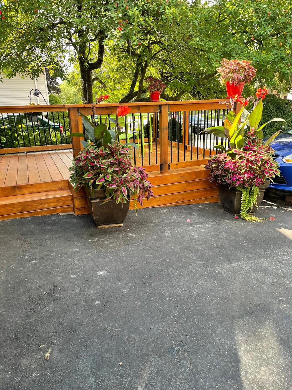 Creative Custom Decks Inc. | 3551 White Oak Rd Suite 324, London, ON N6E 3A1, Canada | Phone: (519) 709-3888