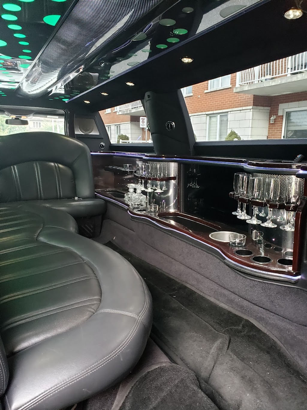 Tiffany Limousine | 5885 Boul Henri-Bourassa O, Saint-Laurent, QC H4R 1B7, Canada | Phone: (514) 831-5432