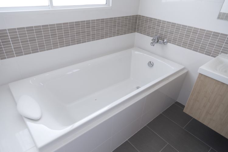 Bathtub Refinishing Calgary | 622 23 Ave NE, Calgary, AB T2E 1W4, Canada | Phone: (587) 844-0790