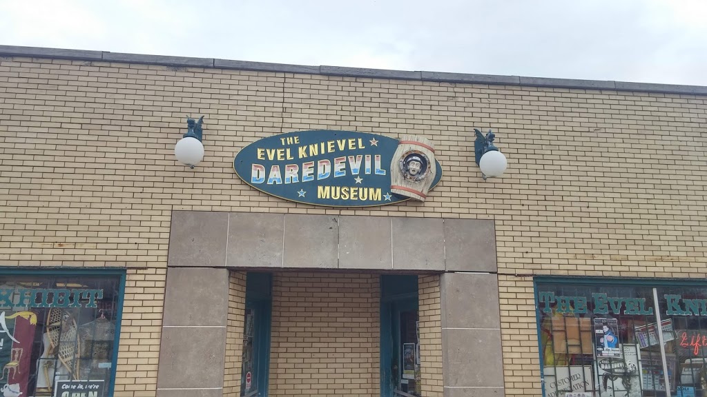 Old Emporium & Exposition Antique & Pawnbrokers | 4602 Victoria Ave, Niagara Falls, ON L2E 4B7, Canada | Phone: (905) 374-2689