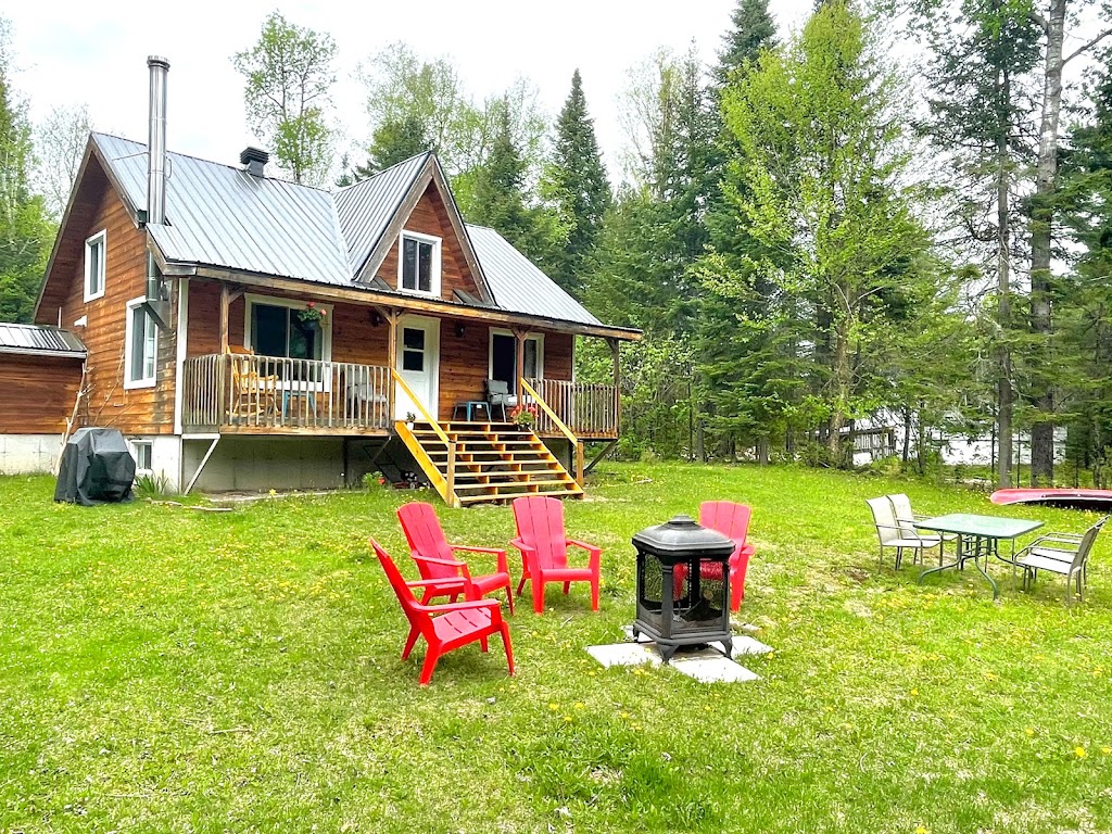 Chalet de la Rivière | 5040 Rue de la Rivière, Saint-Alexis-des-Monts, QC J0K 1V0, Canada | Phone: (819) 265-8066