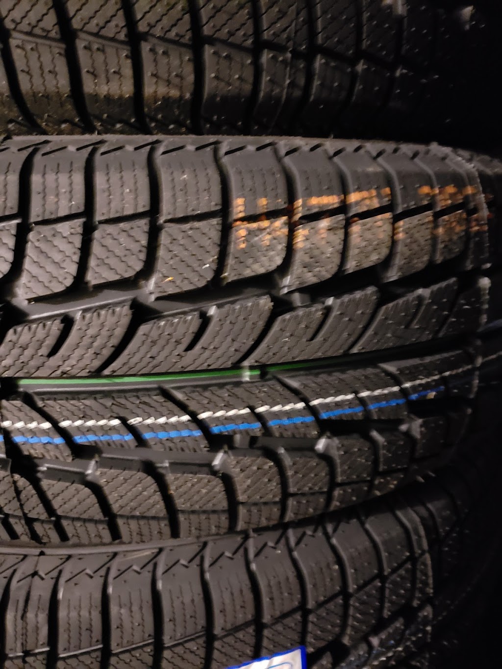 Discount tyres Barrie tires & rims | 4 Ferris Ln, Barrie, ON L4M 2X7, Canada | Phone: (705) 896-3901