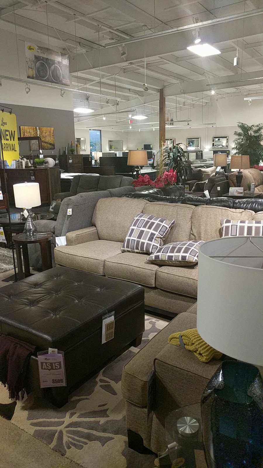 Leons Furniture | 4473 Simcoe County Road 124 S, Collingwood, ON L9Y 3Z1, Canada | Phone: (705) 445-6665