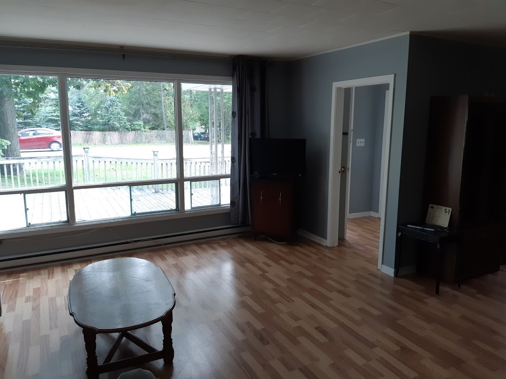 The Beach 2 Cottage | 188 Mosley St, Wasaga Beach, ON L9Z 2K1, Canada | Phone: (647) 291-5700