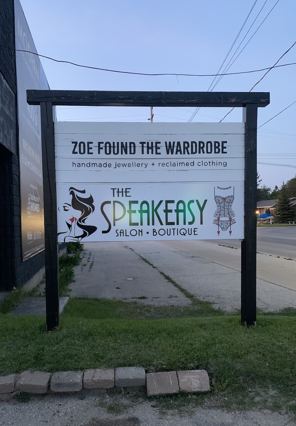 Zoe Found The Wardrobe | 764 Goderich St, Port Elgin, ON N0H 2C3, Canada | Phone: (519) 404-7000