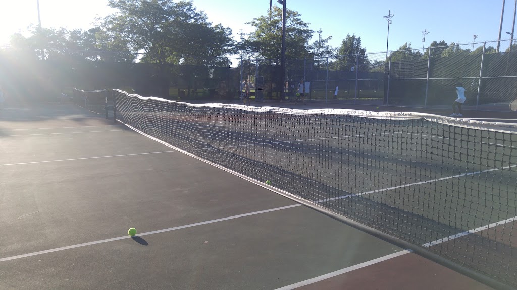 Parc Louis-Riel tennis courts | R. Gérin-Lajoie, Montréal, QC H1M, Canada | Phone: (514) 872-1129