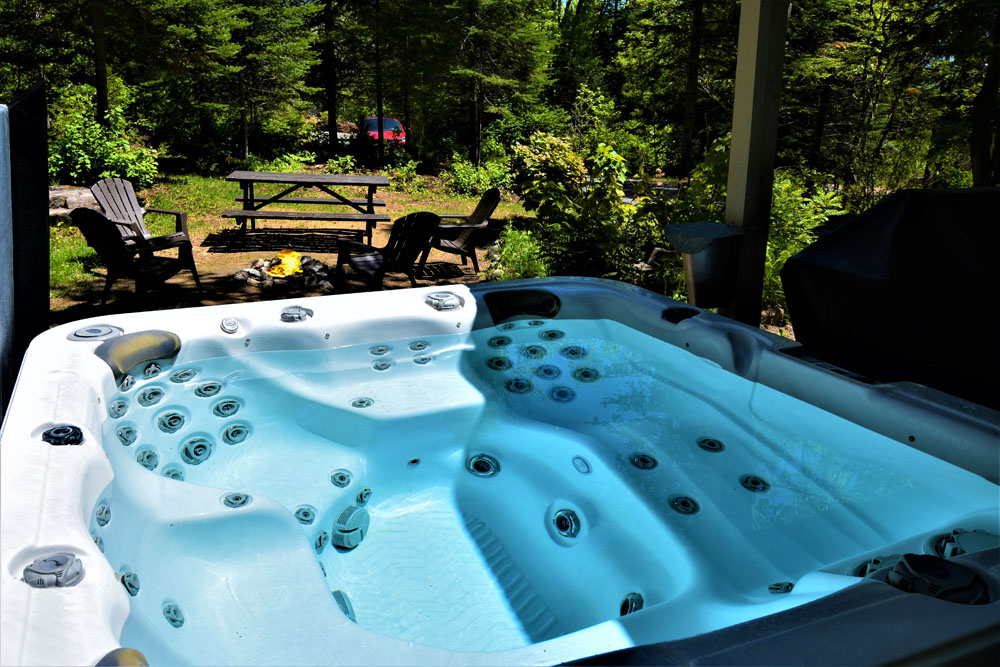 Chalet Spa La Tanière | 2208-C, QC-125, Notre-Dame-de-la-Merci, QC J0T 2A0, Canada | Phone: (877) 560-8060