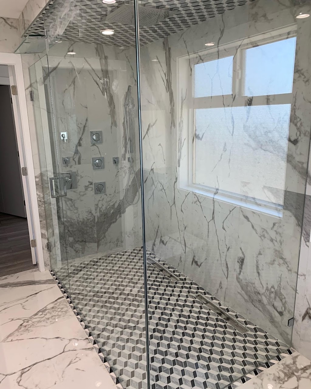 Intense Glass & shower doors Ltd | 12312 82a Ave #6, Surrey, BC V3W 0T7, Canada | Phone: (778) 322-0861