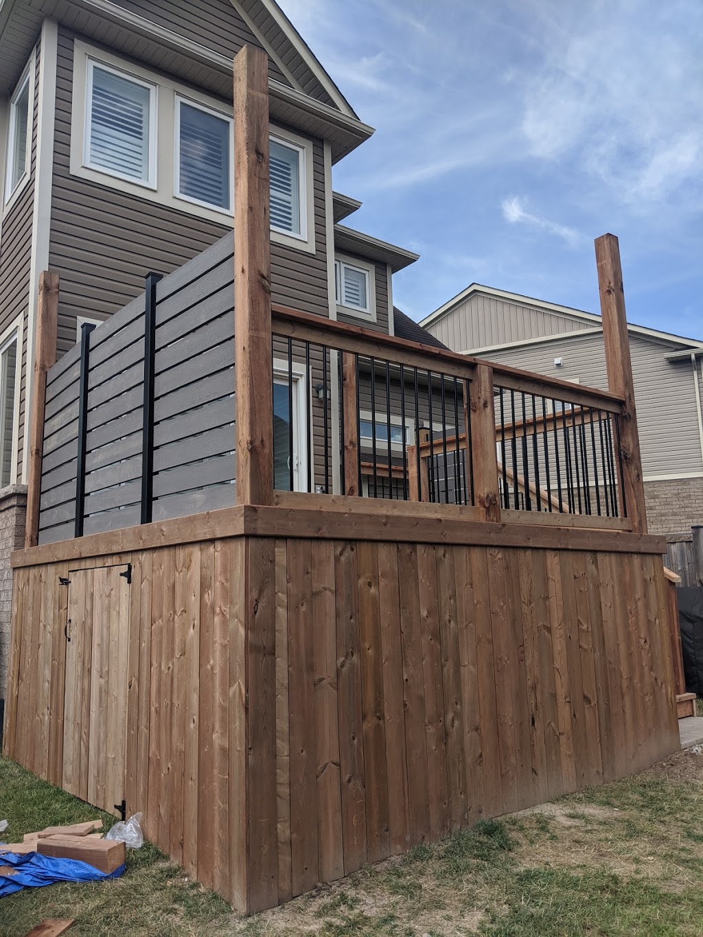 Modern Decks & Vinyl Fences | 230 High St, Bowmanville, ON L1C 5G1, Canada | Phone: (416) 399-3163