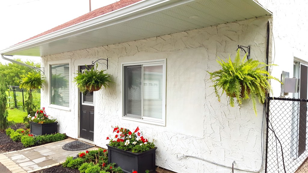 Oak Lane Cottage | 1537 Fourth Ave Cont., St. Catharines, ON L2R 6P9, Canada | Phone: (905) 380-6680