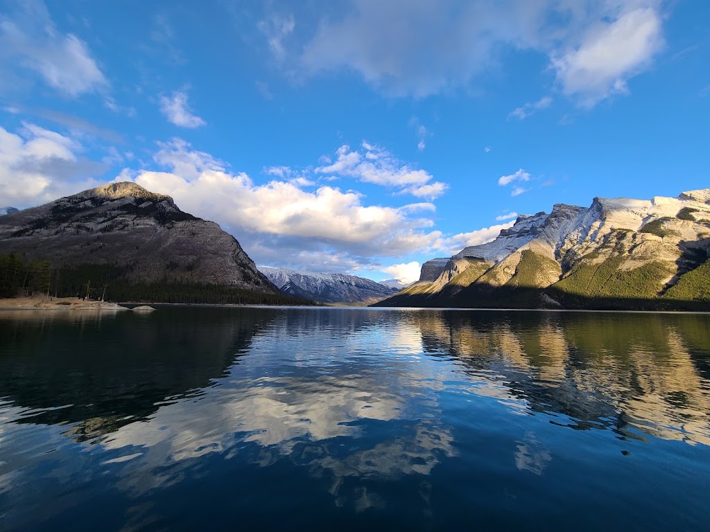 Lake Minnewanka Cruise | Lake Minnewanka Scenic Dr, Alberta T1L 1A1, Canada | Phone: (866) 474-4766