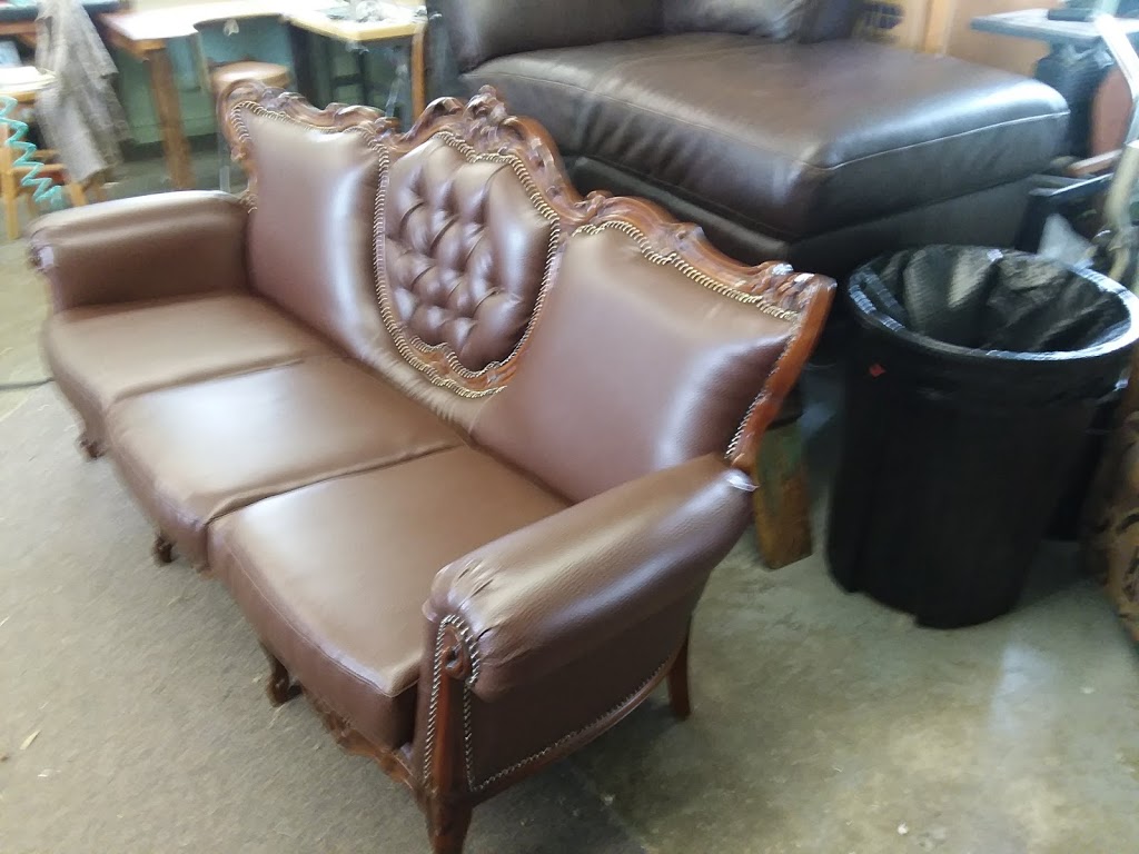 Dons Upholstery Shop | 2612 Range Rd, Port Huron, MI 48060, USA | Phone: (810) 982-9879