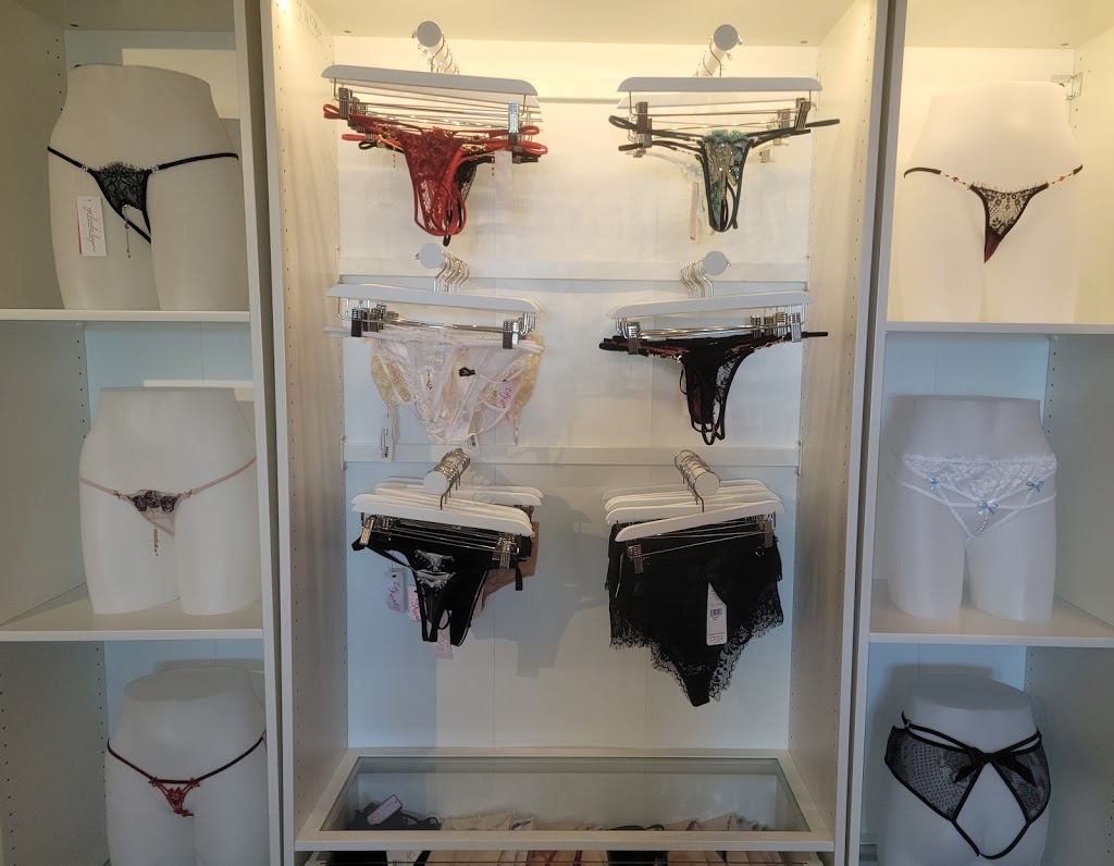 Eye Kandee Lingerie | 1518 Chartwell Dr, West Vancouver, BC V7S 2S1, Canada | Phone: (604) 616-4967