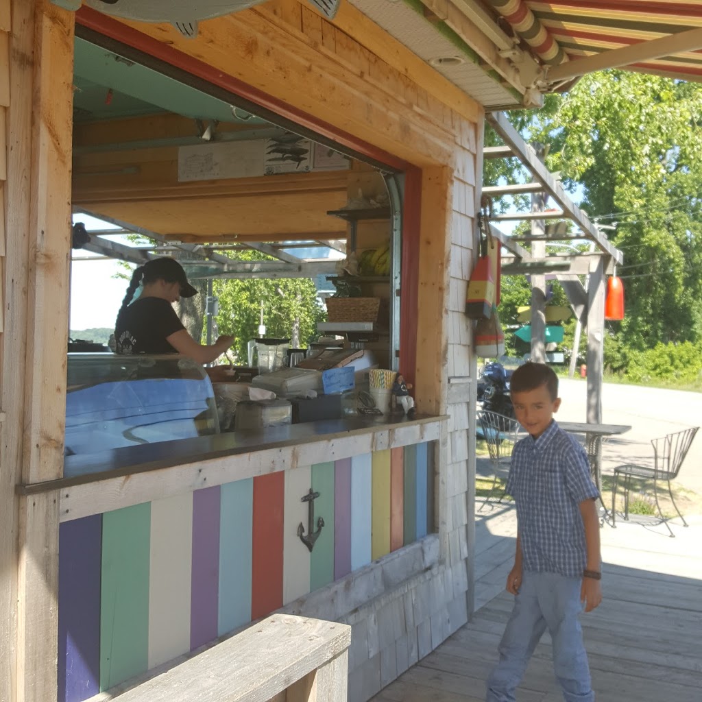 Sea Shack au bord du lac | 12271 Rue Notre Dame O, Trois-Rivières, QC G9B 6X3, Canada