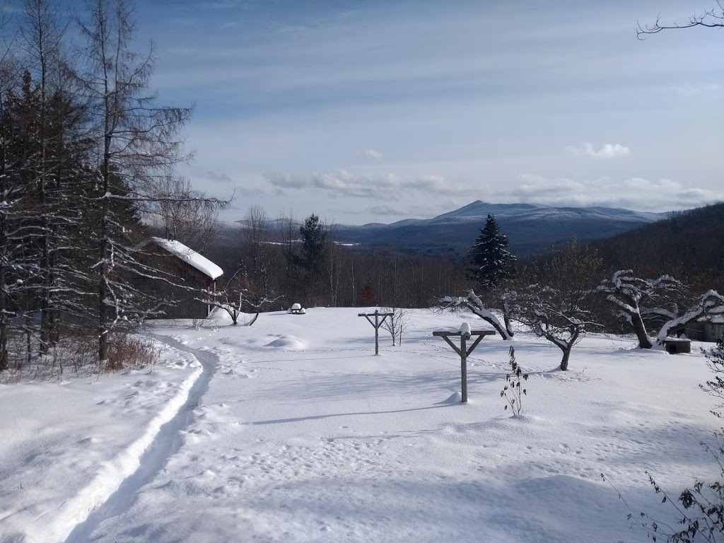 Auberge du Renouveau | 2311 Chemin Scenic, Sutton, QC J0E 2K0, Canada | Phone: (450) 538-8399