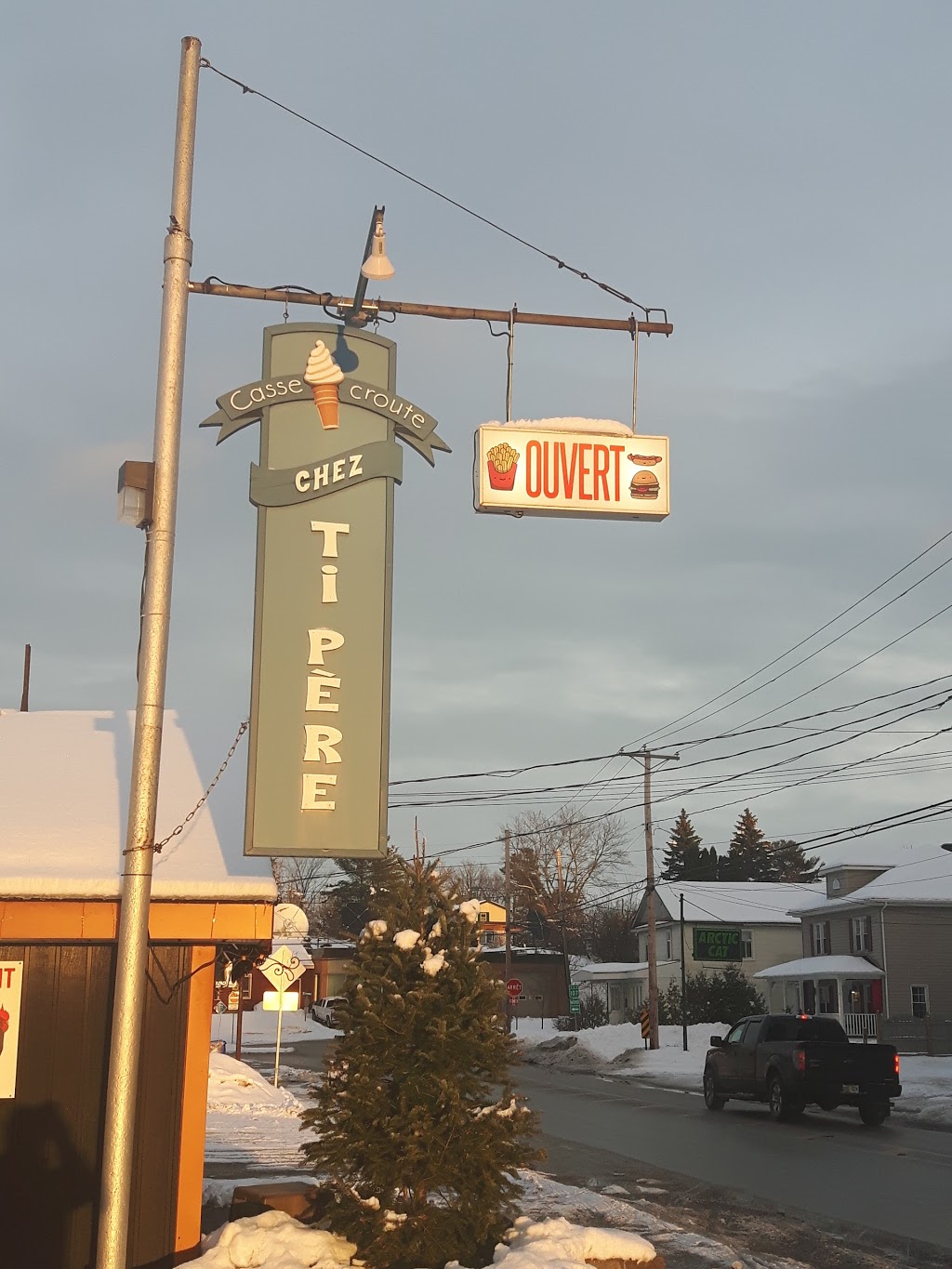 Restaurant Chez Ti-Père | 402 Rue des Oblats, Maniwaki, QC J9E 1G7, Canada | Phone: (819) 449-4219