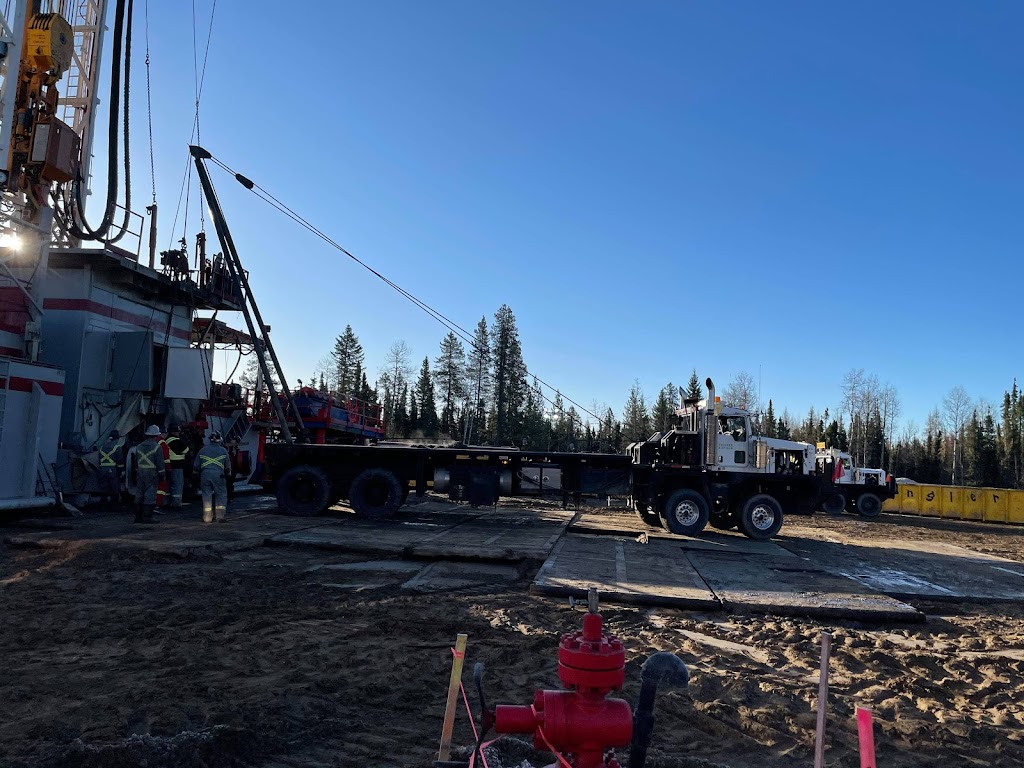 Chinook Oilfield Hauling Ltd. | 4816 57 Ave Bay 1, 2, Eckville, AB T0M 0X0, Canada | Phone: (403) 391-9790