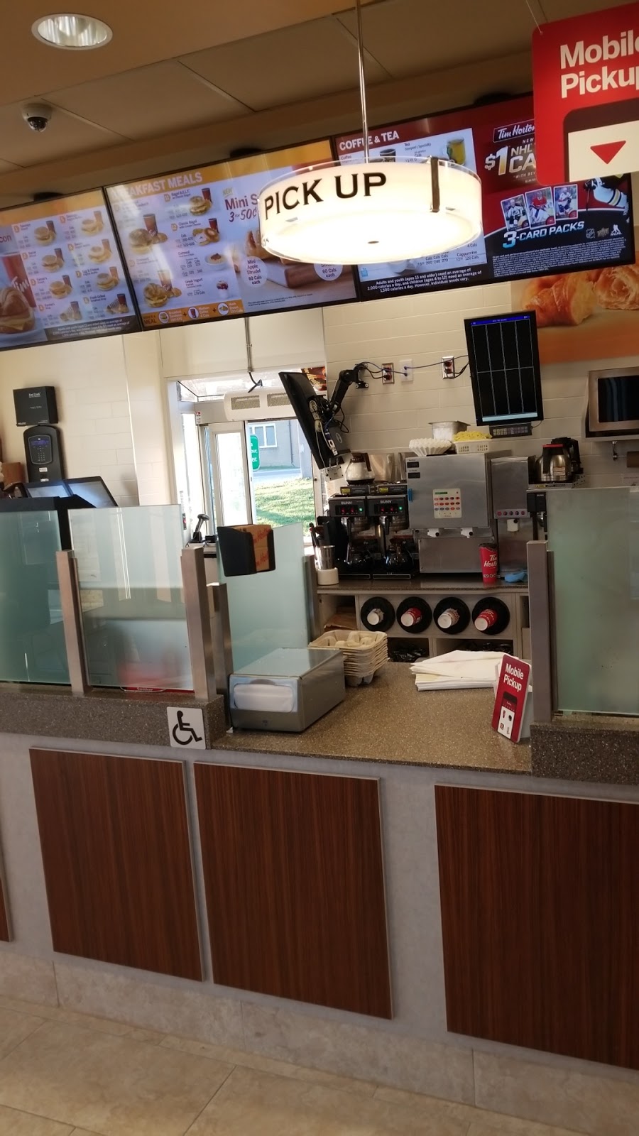 Tim Hortons | 660 Evans Ave, Etobicoke, ON M8W 2W6, Canada | Phone: (416) 521-7336