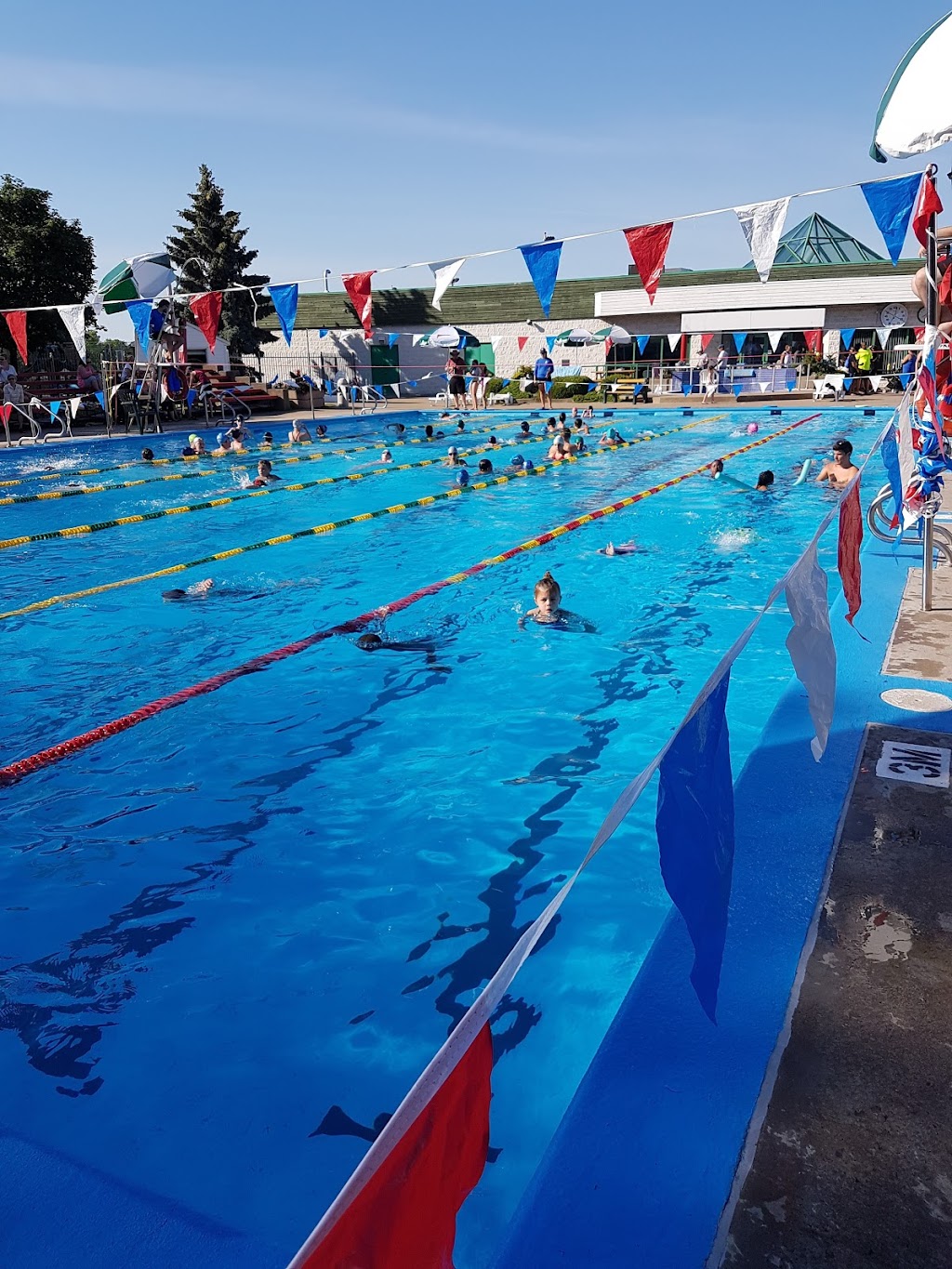 Surrey Aquatic And Community Centre | 1945 Av. Parkfield, Dorval, QC H9P 1T8, Canada | Phone: (514) 633-4001