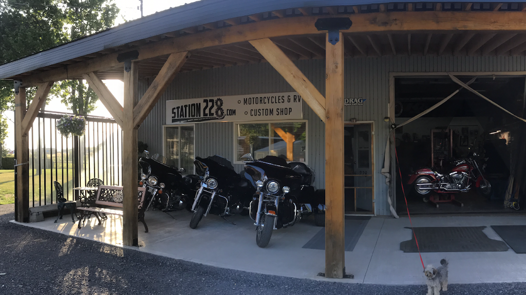 station228.com | 228 Rue de la Station, Laurier-Station, QC G0S 1N0, Canada | Phone: (418) 655-1555