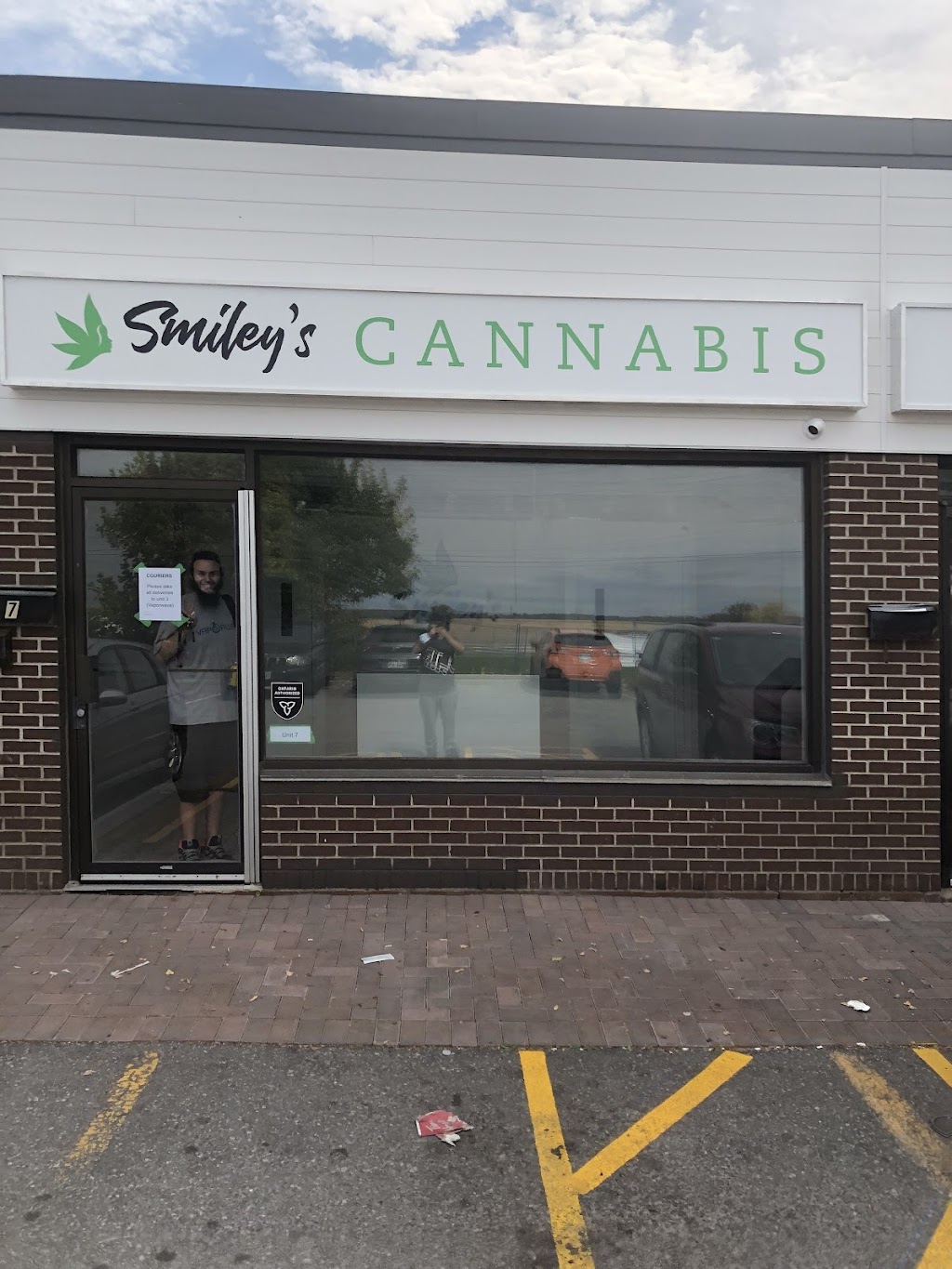 Smiley’s Cannabis | 3780 Fallowfield Rd #7, Nepean, ON K2J 1A1, Canada | Phone: (613) 825-4420