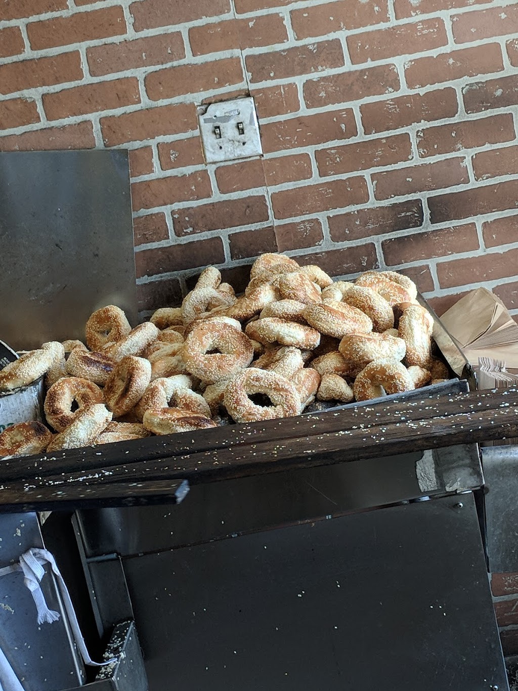 Cote St-Luc Bagel Inc | 5757 Avenue Caldwell, Côte Saint-Luc, QC H4W 1W1, Canada | Phone: (514) 484-4757