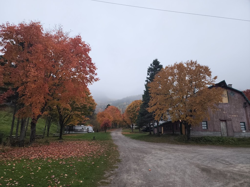 Camping La Descente Des Femmes | 154 Rue de la Montagne, Sainte-Rose-du-Nord, QC G0V 1T0, Canada | Phone: (418) 675-2581