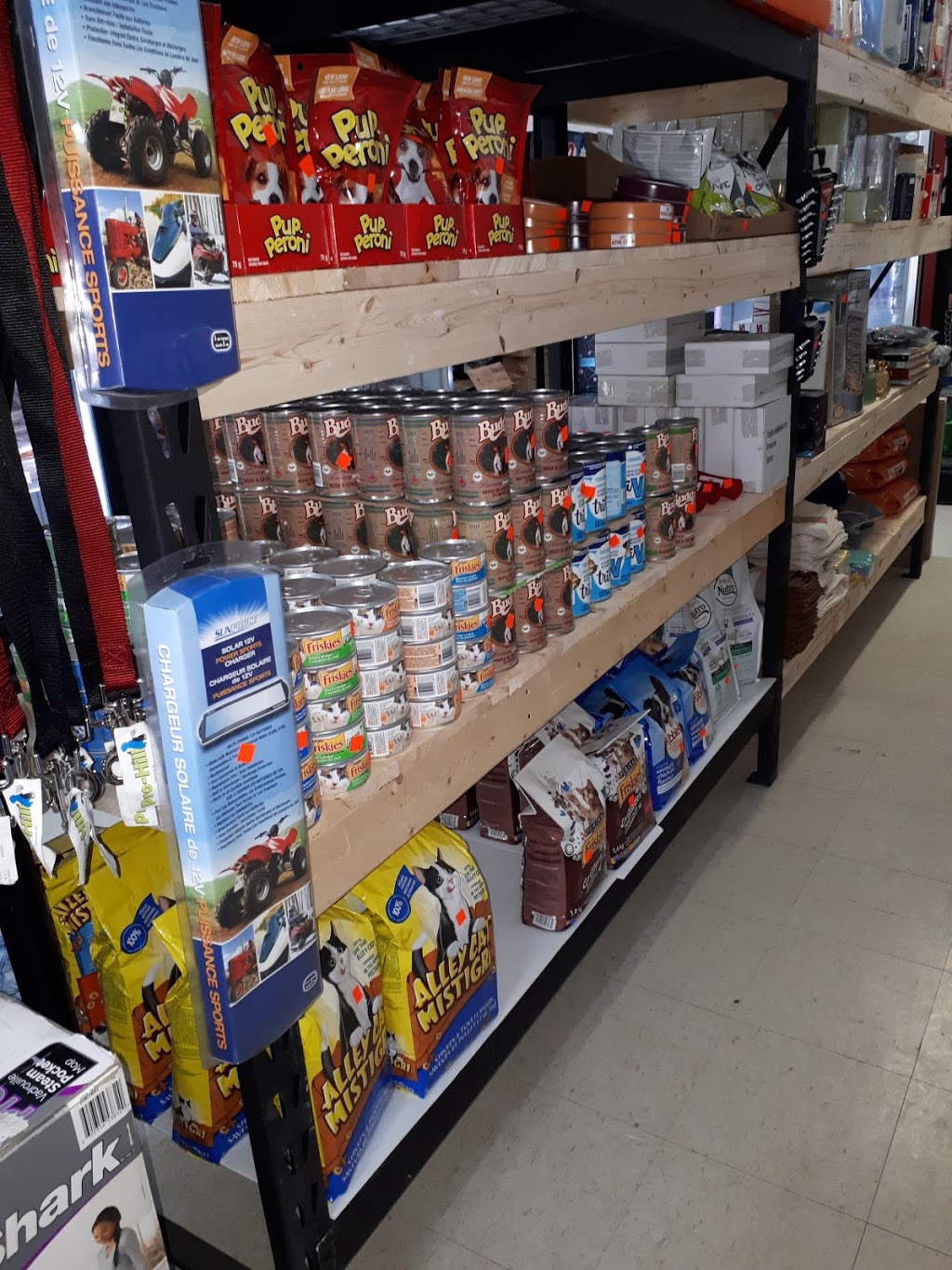 Magasin Cowboy Alimentation | 180 Rue Principale O, Farnham, QC J2N 1K6, Canada | Phone: (450) 330-0104