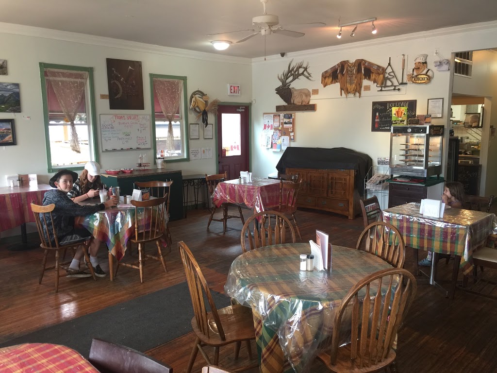 Country Store Diner | 146 Main St NW, Turner Valley, AB T0L 2A0, Canada | Phone: (403) 933-2331