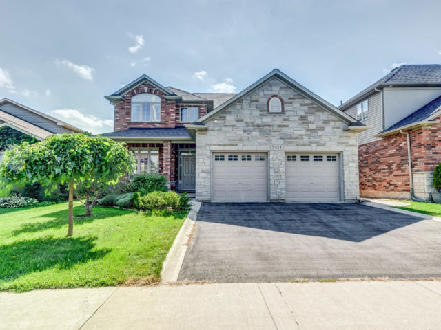 Larissa Sarakaeva - Royal LePage Real Estate | 65 Speers Rd #320, Oakville, ON L6K 0J1, Canada | Phone: (647) 219-7752