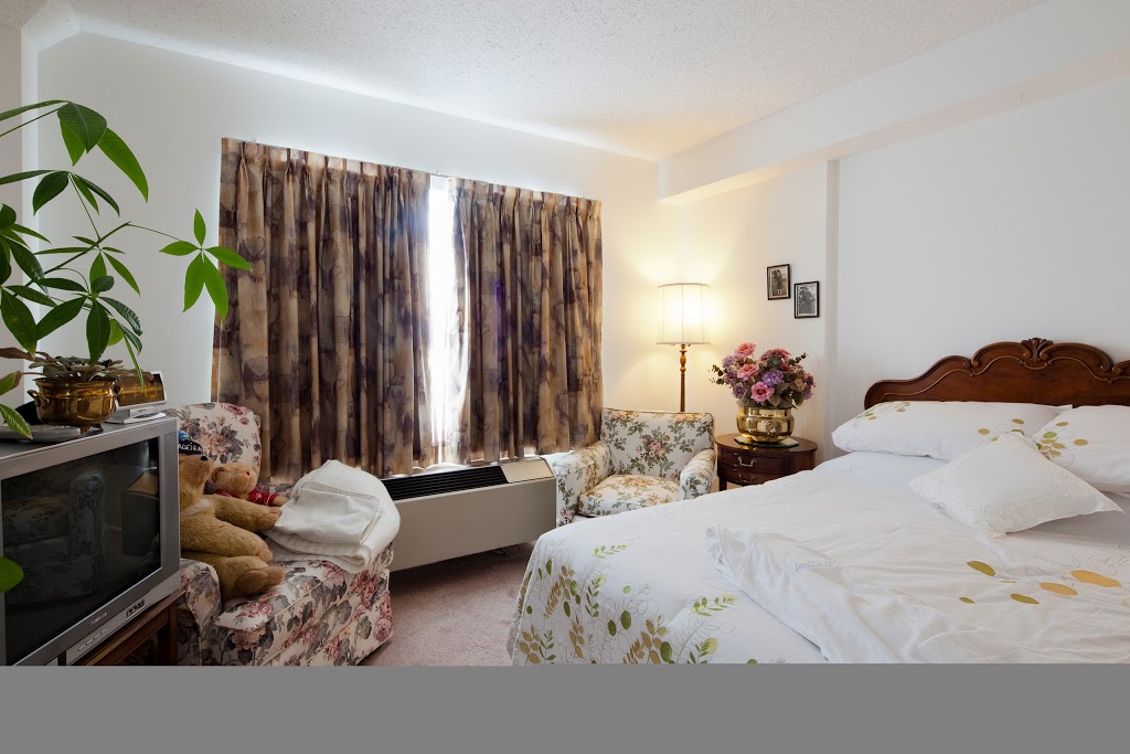 Revera Lynwood Park Retirement Residence | 1 Eaton St, Nepean, ON K2H 9P1, Canada | Phone: (613) 596-6969