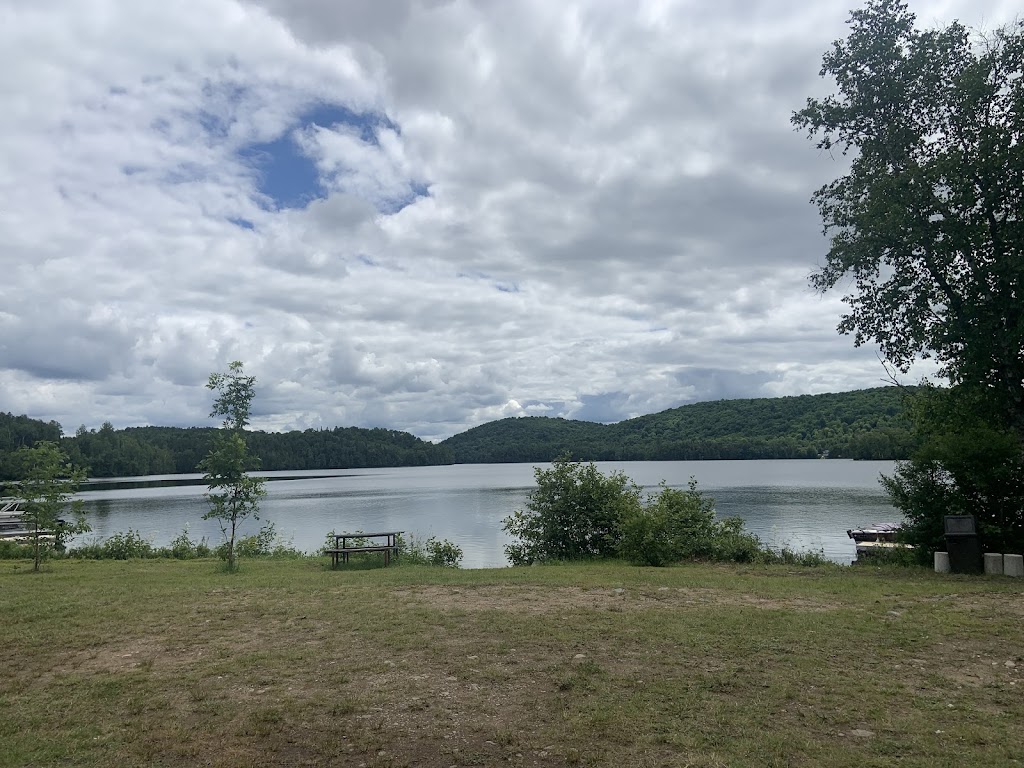 Domaine du ptit roupillon-Camping Lac Gatineau | 2357 Chem. du Campeur, Mont-Laurier, QC J9L 3G6, Canada | Phone: (819) 623-4619