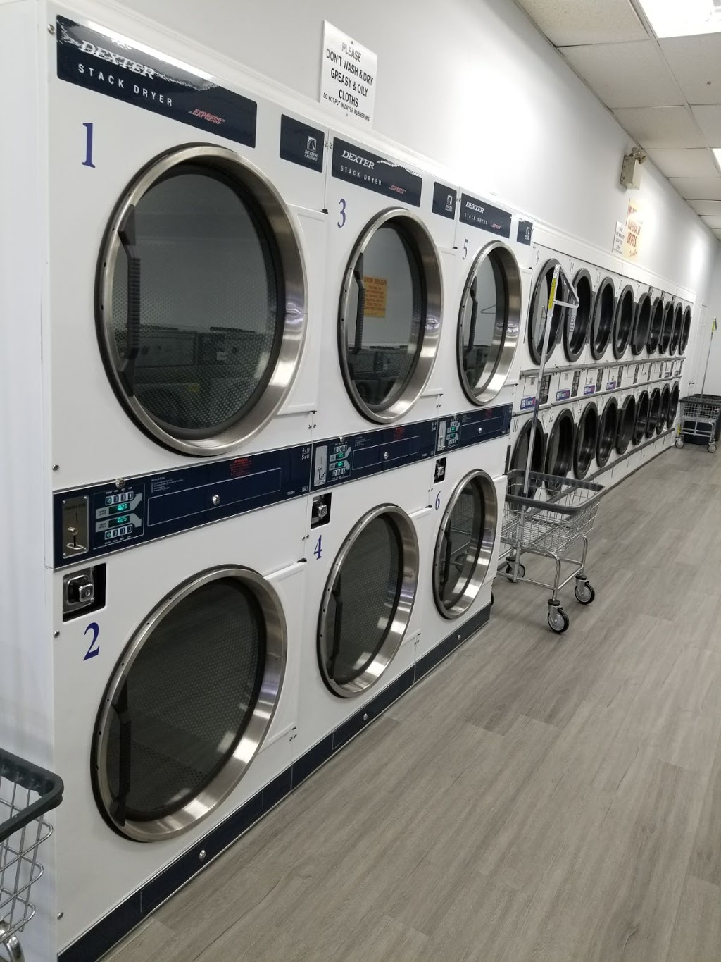 Southgate Coin Laundry | 700 Balmoral Dr, Brampton, ON L6T 1X2, Canada | Phone: (905) 497-7733