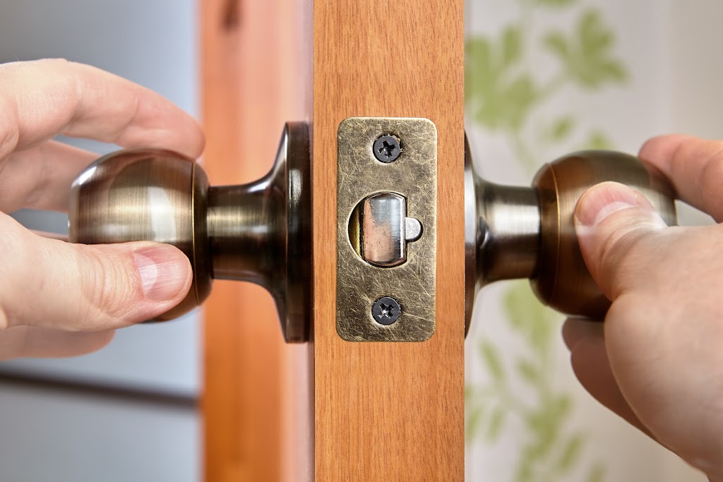 Locksmith For North York - Locksmith North York Service | 1305 York Mills Rd Unit 199A, Toronto, ON M3B 3K4, Canada | Phone: (647) 931-0494