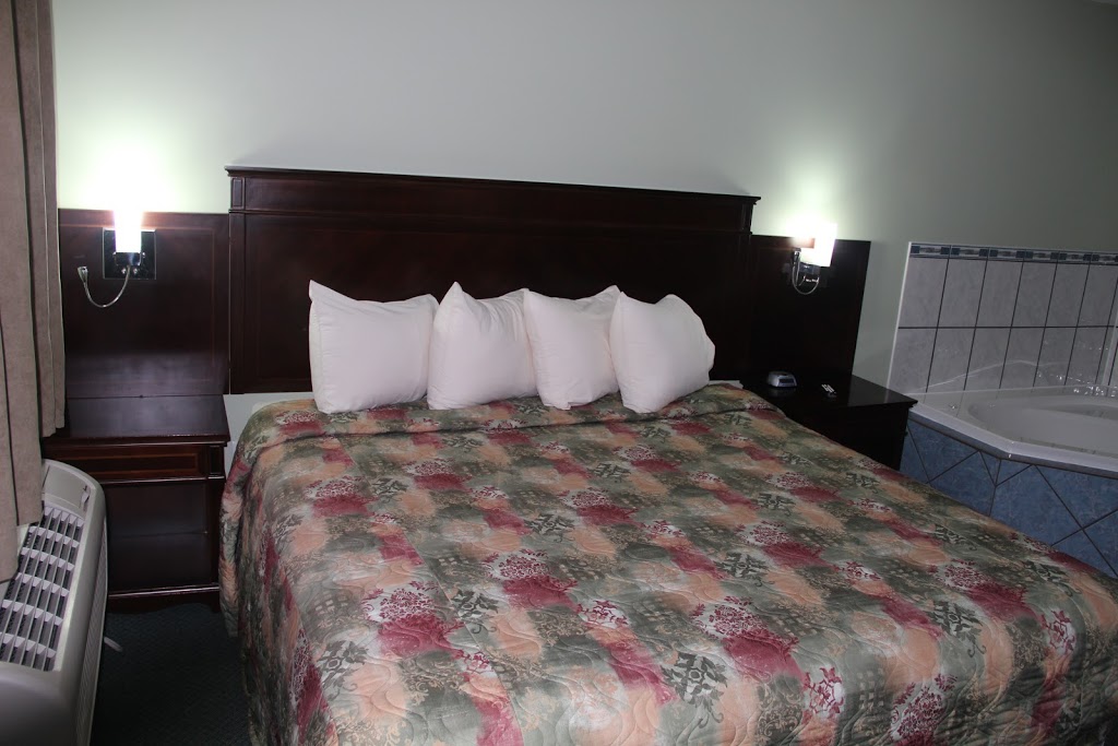 Perth Plaza Motel | 40 Dufferin St, Perth, ON K7H 3A6, Canada | Phone: (613) 264-1022