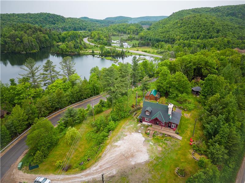 Chalet la Bûcheronne | Grenville-sur-la-Rouge, 2 Chem. de Harrington, Grenville-sur-la-Rouge, QC J0V 1B0, Canada | Phone: (438) 524-0182