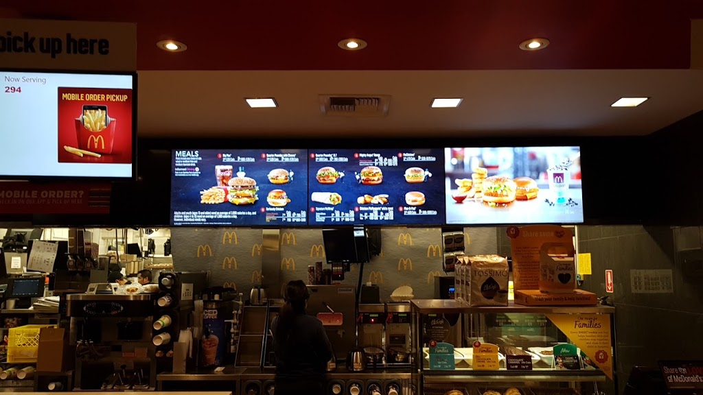 McDonalds | 2473 Mt Newton Cross Rd, Saanichton, BC V8M 2B7, Canada | Phone: (250) 544-2630