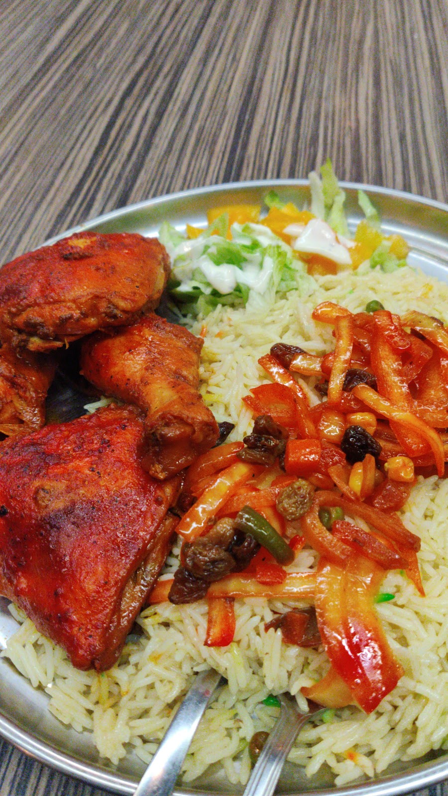 Somali Restaurant | 2127 University Ave W, Windsor, ON N9B 1E3, Canada | Phone: (519) 977-8418