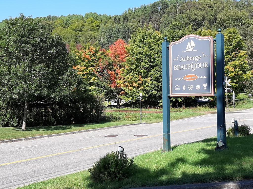 Auberge Beauséjour | 569 Chemin du Quai, Saint-Joseph-de-la-Rive, QC G0A 3Y0, Canada | Phone: (418) 635-2895