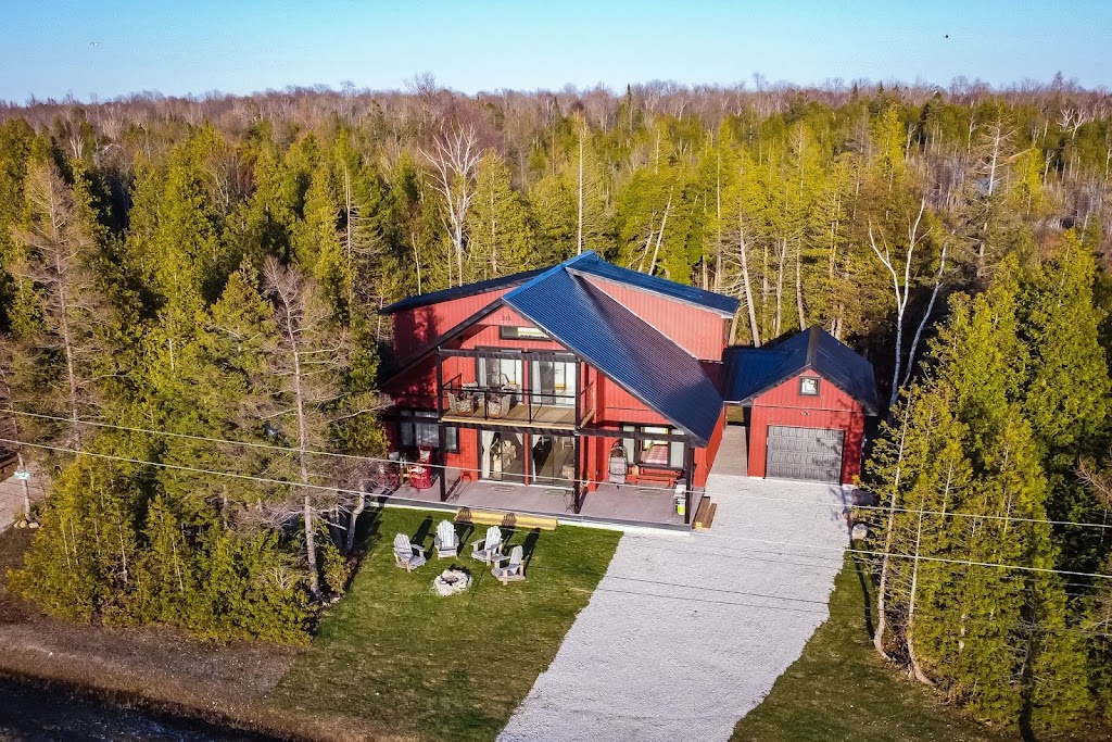 Shining Star - Waterfront Cottage - Oliphant, Ontario | 315 Shoreline Ave, Wiarton, ON N0H 2T0, Canada | Phone: (289) 266-1767
