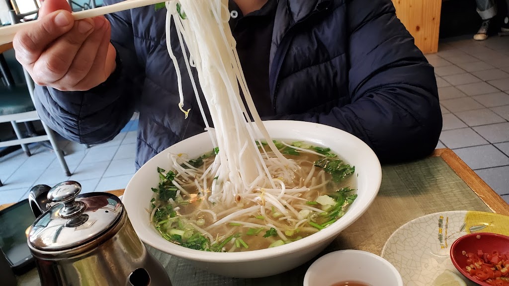 Pho East | 610 Gerrard St E, Toronto, ON M4M 1Y3, Canada | Phone: (647) 349-8868