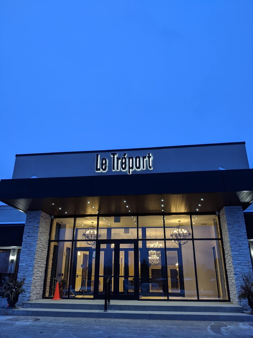 Le Treport Wedding & Convention Centre | 1075 Queensway E, Mississauga, ON L4Y 4C1, Canada | Phone: (905) 276-7729