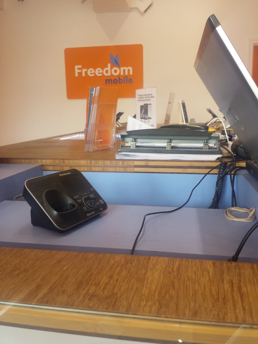 Freedom Mobile | 652 Sheppard Ave W, North York, ON M3H 2S4, Canada | Phone: (416) 901-4001