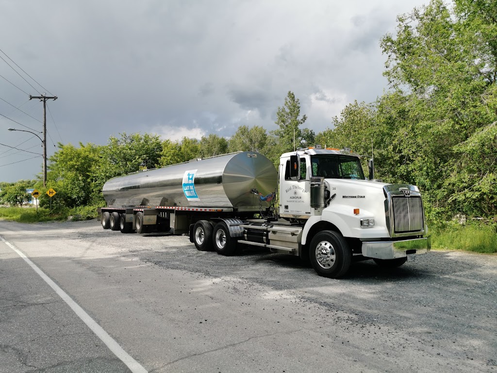 Transport de lait Réal Théberge | 866 Bd Queen-Victoria, Sherbrooke, QC J1J 3T7, Canada | Phone: (438) 299-4367