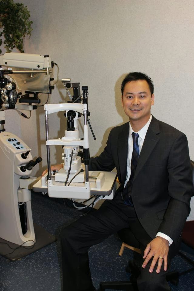 Dr. Eric Bella and Associates- Optometrists | 17600 Yonge St #206, Newmarket, ON L3Y 4Z1, Canada | Phone: (905) 895-2111