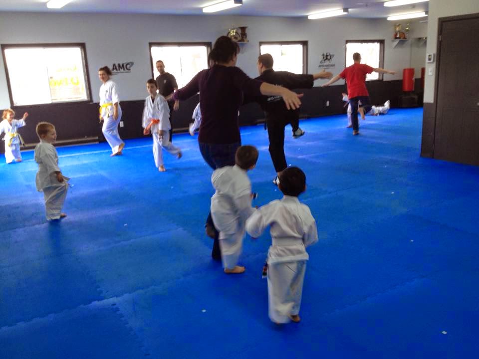 Martial Arts Contact Karate Blainville | 889 Boulevard Curé-Labelle, Blainville, QC J7C 2L2, Canada | Phone: (438) 495-8228